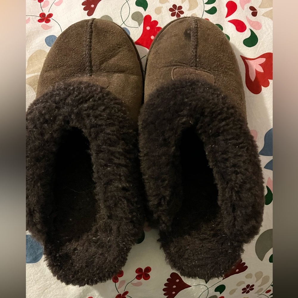 UGG women’s slippers, size 8, chocolate brown.